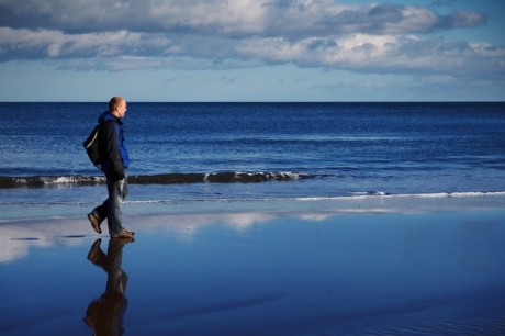 ocean-loisirs-plage-homme-horizon-male-adulte_121-21679